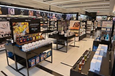 為什么化妝品商店越長越像？一場精心設(shè)計(jì)的心理游戲